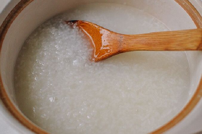 Húp nước cháo loãng hoặc nước cơm