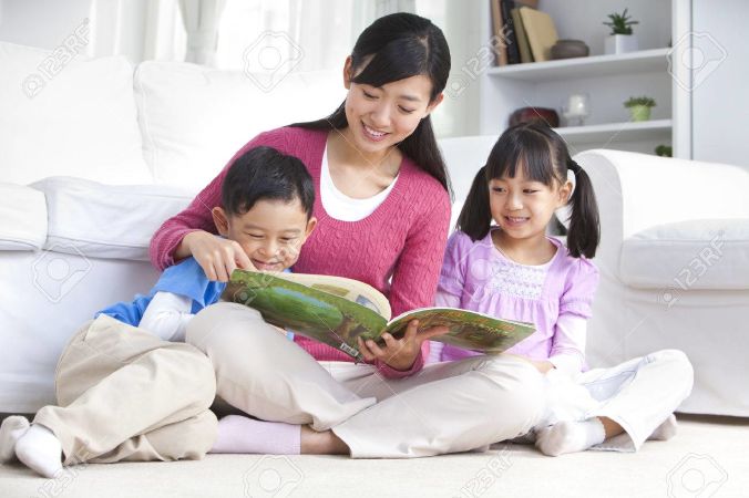Phải luôn tươi cười dạy tên các con vật cho bé học nói nhanh
