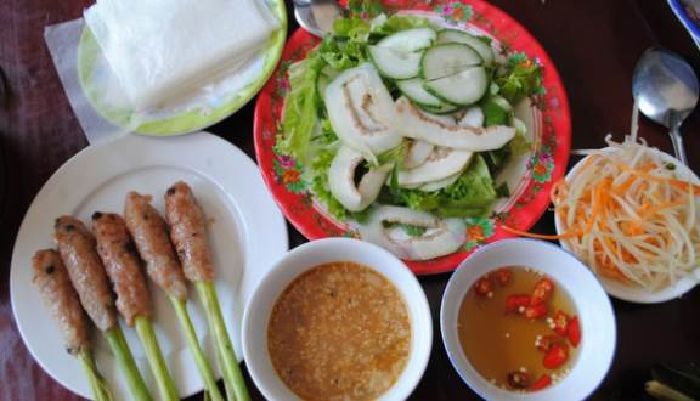 Bánh khoái nem lụi Vĩnh Lợi
