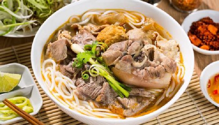 Bún bò Huế cô Mai