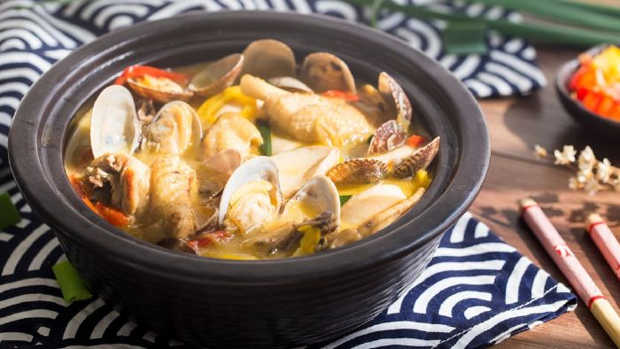 Canh gà nấu nghêu