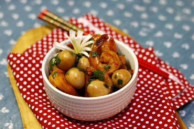 Gà kho trứng cút