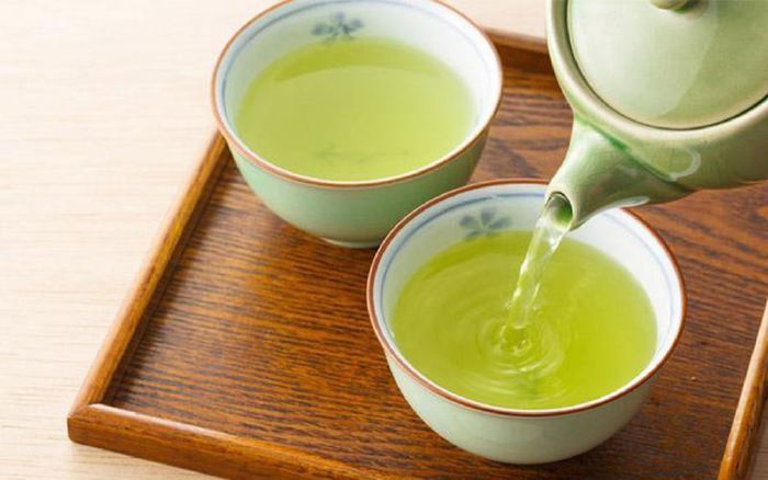 Uống nước chè tươi