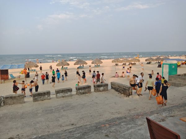 HẢI SẢN Ở VEN SÔNG NHẬT LỆ