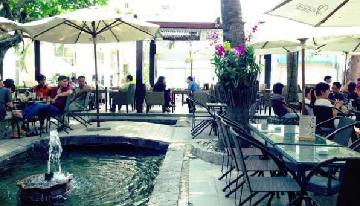 Paramount Café