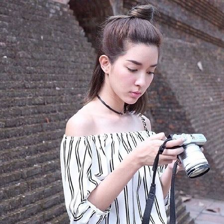 Búi tóc củ tỏi nửa đầu gọn gàng