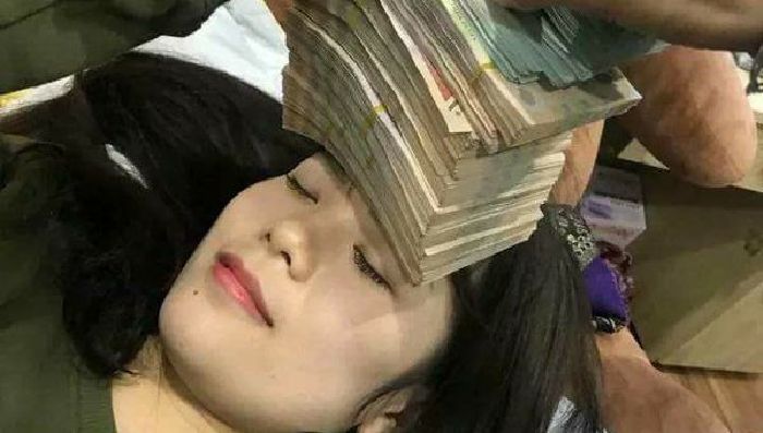Tiền, tiền và rất nhiều tiền