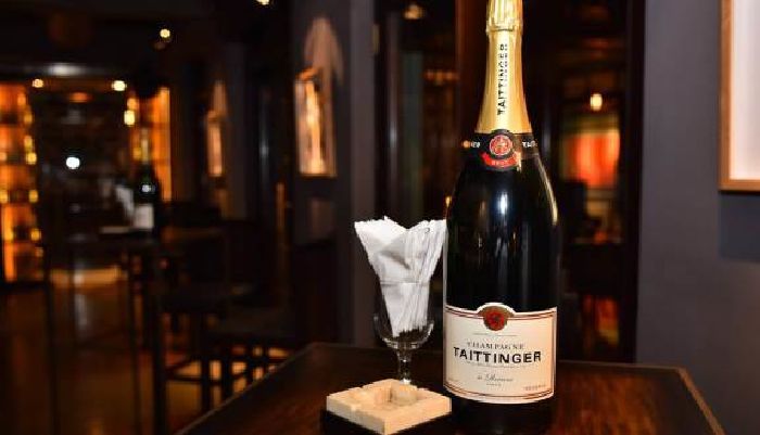 Hệ Thống Nhà Hàng rượu vang nhập khẩu Red Apron Fine Wines and Spirits
