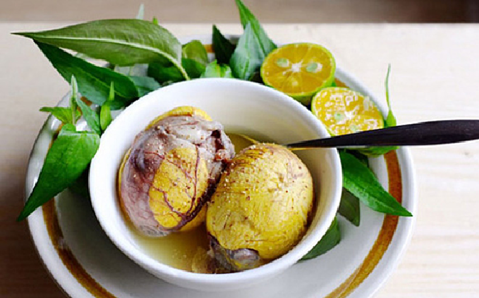 Trứng vịt lộn