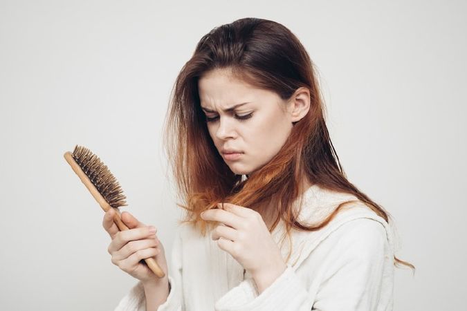 Hiện tượng rụng tóc nhiều ở phụ nữ sau sinh