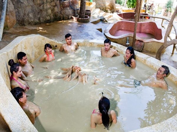 Tắm Bùn Khoáng Tháp Bà