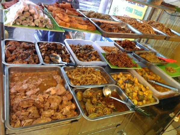 Thức ăn và nước uống