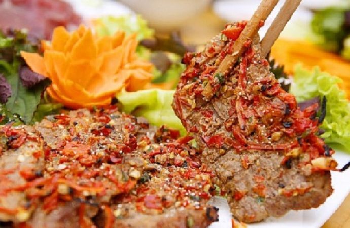 Lẩu bò mắm ruốc – Tám Còn