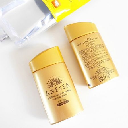 Anessa Perfect UV Aqua Booster màu vàng đồng