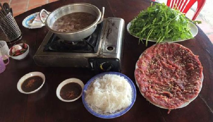 Lẩu bò nhúng mắm ruốc