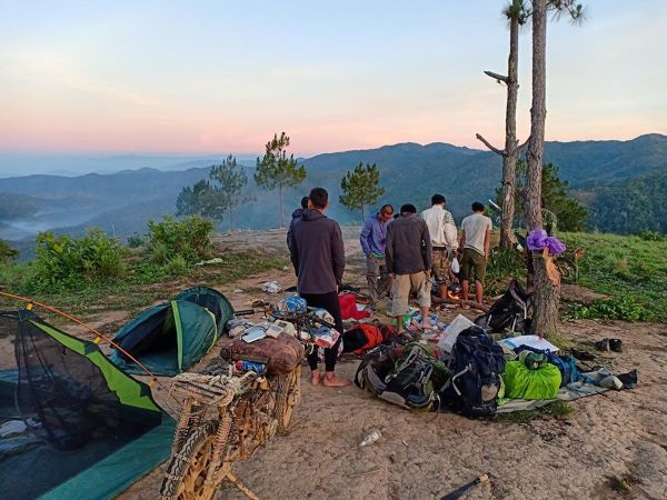 Vấn đề ăn và ngủ khi đi phượt