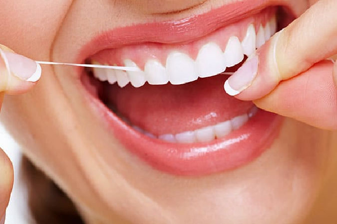 Thói quen dùng chỉ nha khoa