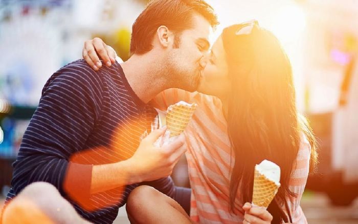 Hôn giúp bạn trẻ đẹp hơn