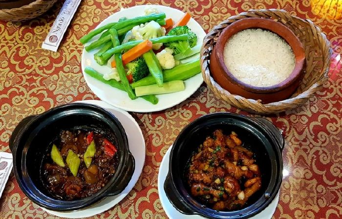 Cơm niêu ngói đỏ