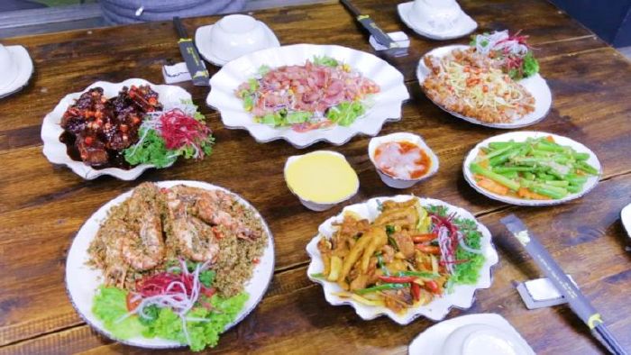 Bục Quán – Bia & Món Việt