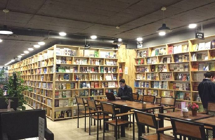 Cafe Sách Đông Tây