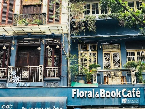 Hoa 10 Giờ – Floral & Book Cafe