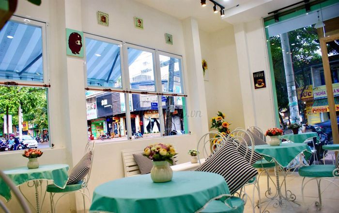Lavie's Tea & Coffee