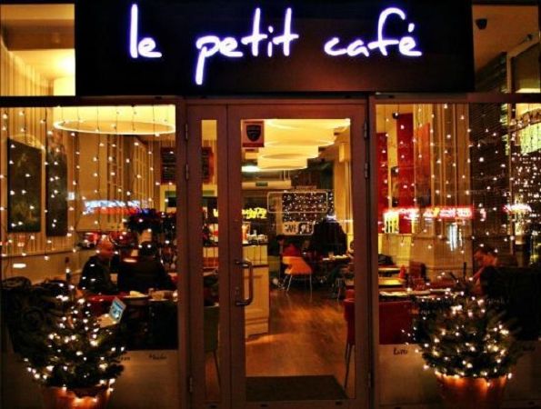 Le Petit Cafe