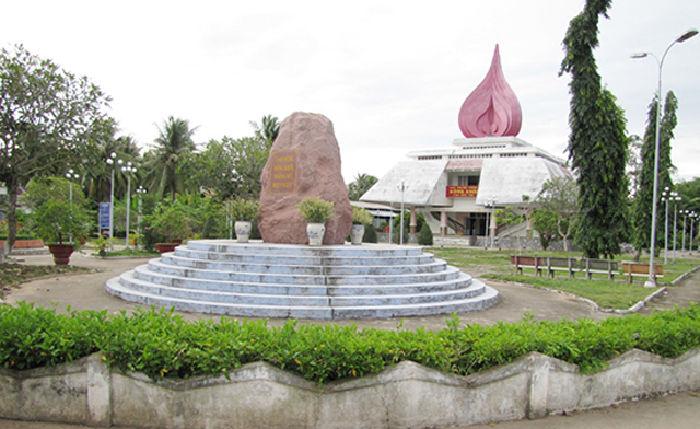 Làng du kích Đồng Khởi