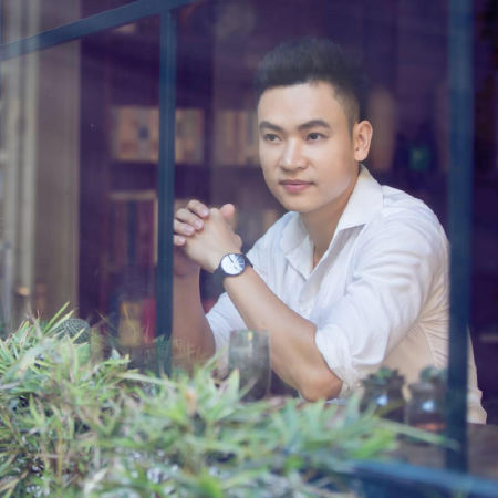 Bản tình ca đầu tiên