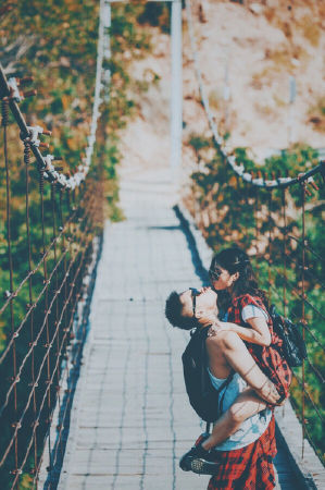 Hãy luôn quan tâm và suy nghĩ cho nhau, ôm nhau thật chặt mọi lúc mọi nơi khi có thể.