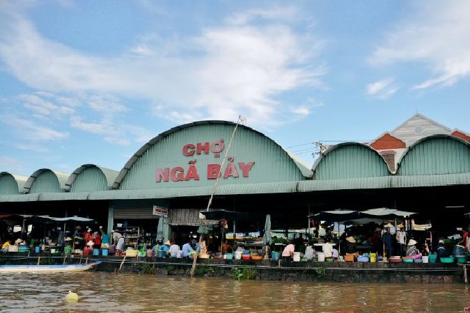 CHỢ NỔI NGÃ BẢY