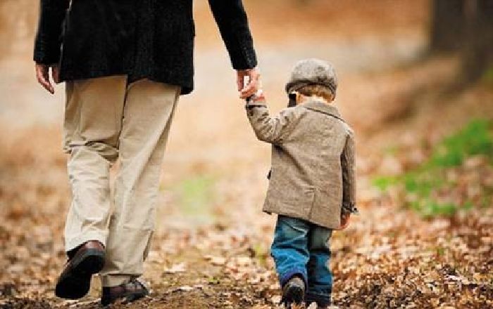 Nhận con nuôi làm người thừa kế