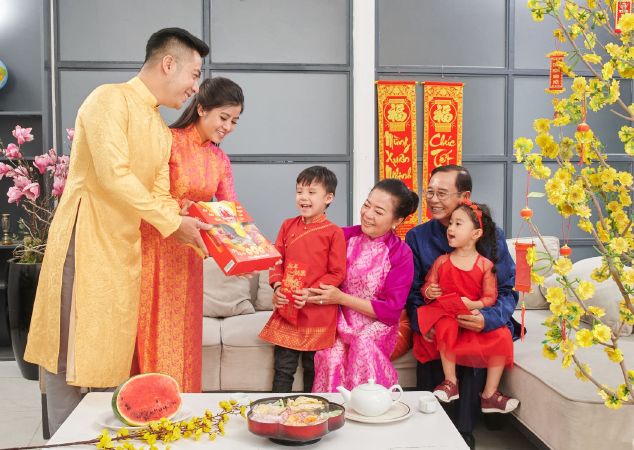Kiêng đi chúc Tết vào sáng Mùng Một Tết