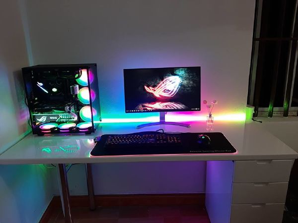 Máy tính để bàn và laptop