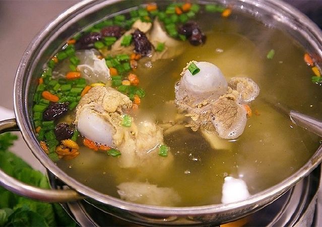 Để nước dùng không có váng