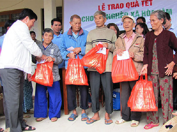 Cấm dùng ngân sách Nhà nước đi biếu quà Tết