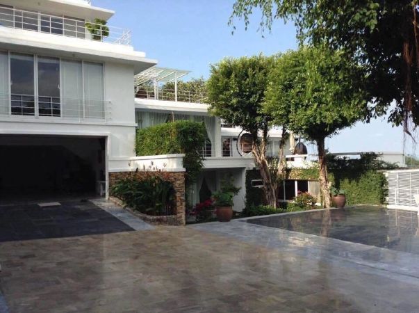 Des Ami Villa 1