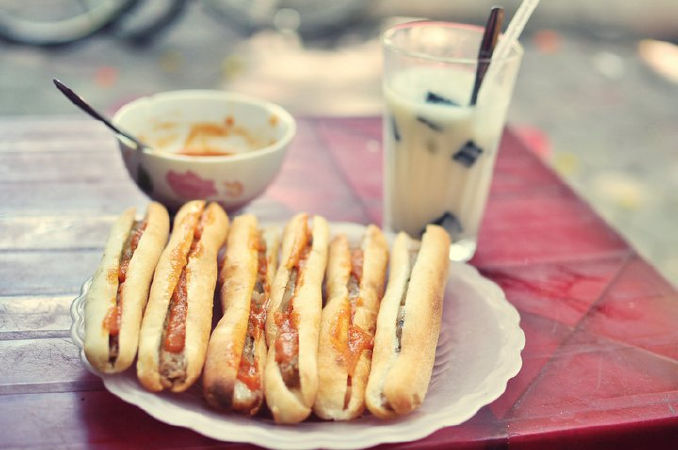 Quán Chè Thái & Bánh Mì Cay