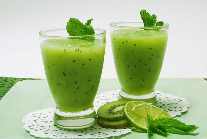 Sinh tố kiwi và lá bạc hà