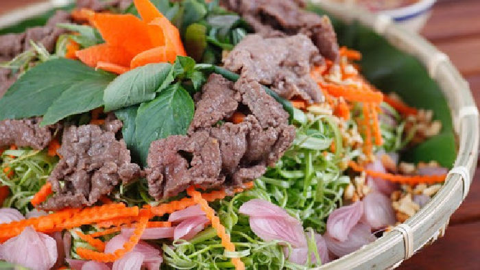 Món thịt bò trộn rau muống