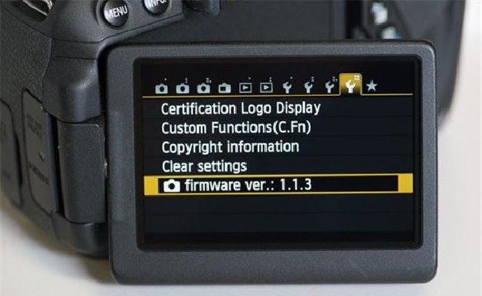 Cập nhật firmware cho máy ảnh thường xuyên