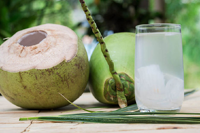 Nước dừa tươi giúp giảm nguy cơ mất nước