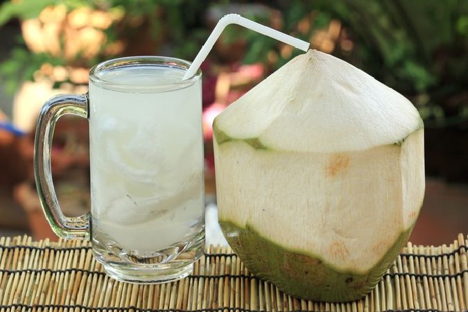 Nước dừa tươi giúp làm đẹp da