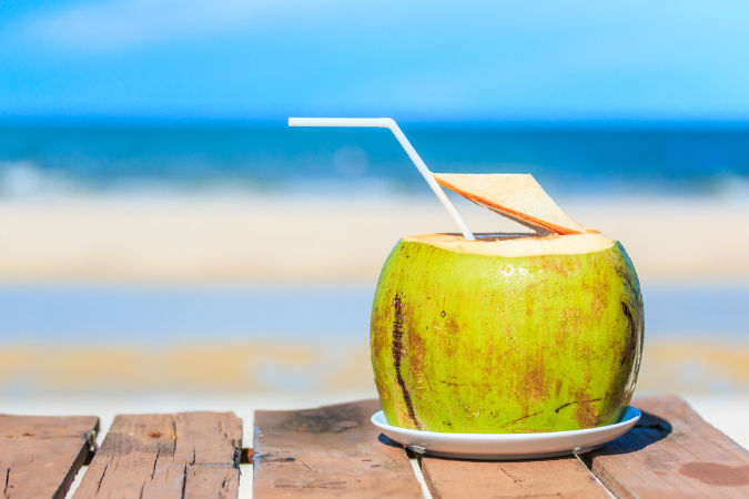 Nước dừa tươi tốt cho phụ nữ mang thai