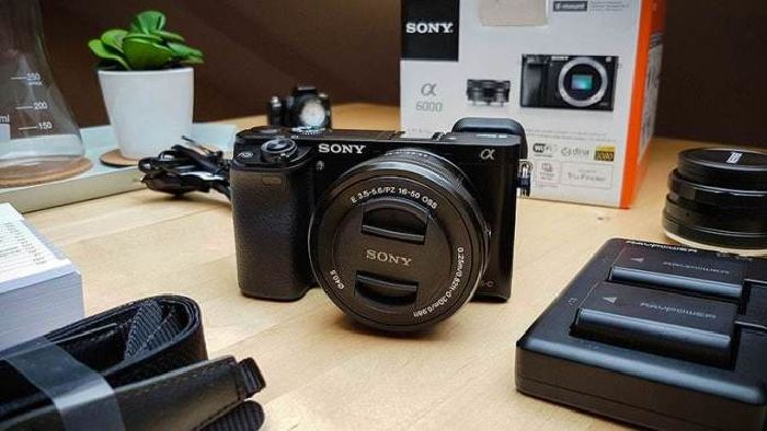 Tắt máy trước khi thay ống kính