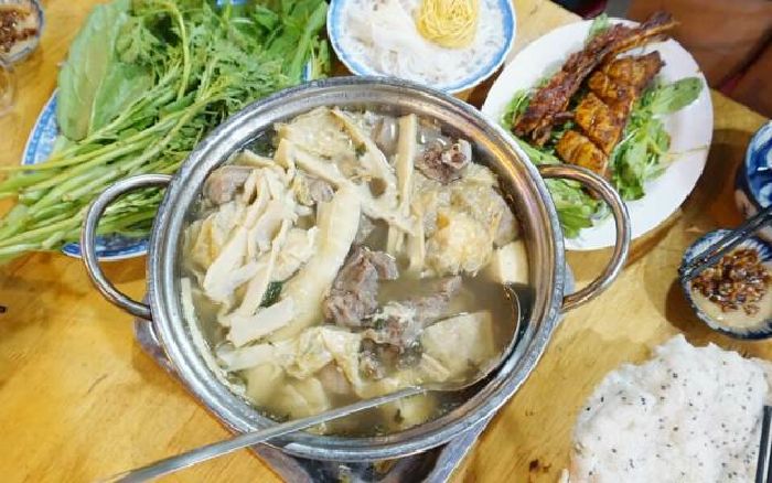 Lẩu dê Sân Banh