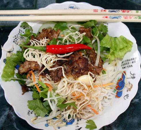 Bún thịt nướng Phú Hồng