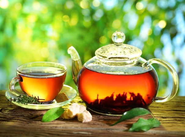 Uống ít caffeine và uống nhiều trà xanh tốt hơn cho chứng quáng gà