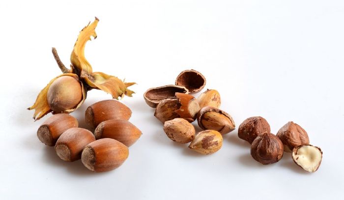 Ăn hạt phỉ giúp da căng mịn